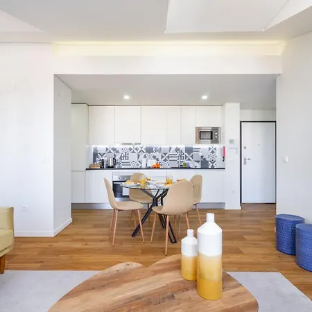 Whome Alcantara Premium * Lisboa